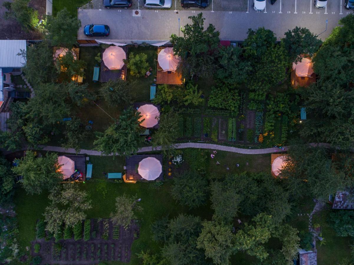 Dragonfly Gardens - The Wagons Hotel Brasov Luaran gambar